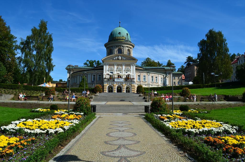 Zdroj Wojciech Aparthotel Lądek-Zdrój Kültér fotó
